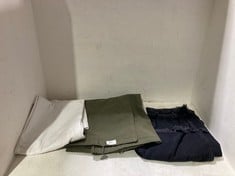 3 X ASSORTED ADULT CLOTHING ITEMS TO INCLUDE CARGO TROUSERS IN KHAKI GREEN - SIZE 8 - TOTAL RRP £383