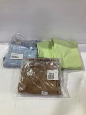 3 X ASSORTED ADULT CLOTHING ITEMS TO INCLUDE MAJOR LEAGUES MID RISE CUFFED CROP JEANS IN LIGHT BLUE - SIZE 30 - TOTAL RRP £356