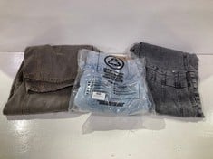 3 X ASSORTED ADULT CLOTHING ITEMS TO INCLUDE MAJOR LEAGUES MID RISE CUFFED CROP JEANS IN LIGHT BLUE - SIZE 27 - TOTAL RRP £273