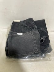 3 X ASSORTED ADULT CLOTHING ITEMS TO INCLUDE MAJOR LEAGUES MID RISE CUFFED CROP DENIM JEANS IN BLACK - SIZE 27 - TOTAL RRP £354