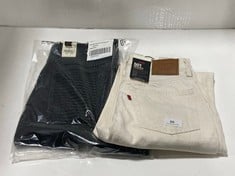 LEVIS 501 ORIGINAL WHITE CROPPED JEANS IN WHITE-SIZE 26W TO INCLUDE LEVI'S 80'S MOM SHORTS IN COLOUR BLACK- TOTAL RRP £160