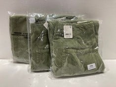 3 X ASSORTED ADULT CLOTHING ITEMS TO INCLUDE OSAKA CORD MID RISE BARREL TROUSERS OLIVE - SIZE 26 - TOTAL RRP £354