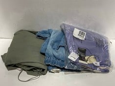 3 X ASSORTED ADULT CLOTHING ITEMS TO INCLUDE 80' MOM HIGH RISE SHORT VIOLET - SIZE 31 - TOTAL RRP £326