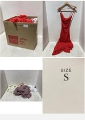 15 X ASSORTED ADULT CLOTHING ITEMS TO INCLUDE STRAP CROSS BACK STRAIGHT KNIT MAXI ANKLE DRESS RED - SIZE S