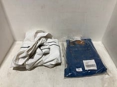 2 X ASSORTED ADULT CLOTHING ITEMS TO INCLUDE LEVI 501 HIGH RISE TAPERED LEG JEAN DENIM BLUE - SIZE 26" X 31" - TOTAL RRP £243