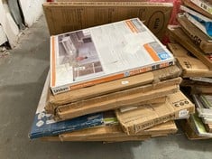 PALLET OF ASSORTED SAFETY GATES TO INCLUDE LINDAM EXTENDING WOODEN CHILD SAFETY GATE (ZONE 2) (KERBSIDE PALLET DELIVERY)