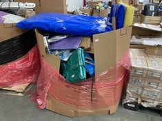 PALLET OF ASSORTED ITEMS TO INCLUDE SUMMIT UNIVERSAL ALUMINIUM ROOF BARS TO INCLUDE APPROX 70 X 140CM FOAM COT MATTRESS (ZONE 2) (KERBSIDE PALLET DELIVERY)