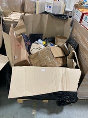 PALLET OF ASSORTED ITEMS TO INCLUDE 2 X LARGE BLACK PLASTIC BUCKET IN BLACK TO INCLUDE BOX OF MULTI COLOURED PLASTIC BALLS (ZONE 2) (KERBSIDE PALLET DELIVERY)