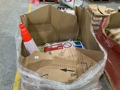 PALLET OF ASSORTED ITEMS TO INCLUDE 2 X ORANGE TRAFFIC CONES TO INCLUDE QTY OF 'DANGER BATTERY CHARGING AREA' SIGN (ZONE 3) (KERBSIDE PALLET DELIVERY)