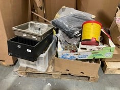 PALLET OF ASSORTED ITEMS TO INCLUDE QTY OF CRYSTAL 3D GLASS BLOCK WITH DIFFERENT DESIGNS TO INCLUDE THULE EASYFOLD XT 2 BIKE CARRYING BAG (ZONE 3) (KERBSIDE PALLET DELIVERY)