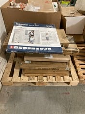 PALLET OF ASSORTED SAFETY GATES TO INCLUDE BABY DAN DANAMIC TRUE PRESSURE FIT SAFETY GATE (ZONE 4) (KERBSIDE PALLET DELIVERY)