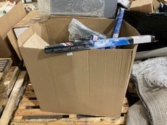 PALLET OF ASSORTED CAR ITEMS TO INCLUDE CABIN POLLEN FILTER - MODEL NO. R2543 TO INCLUDE BOSCH AEROTWIN WINDSCREEN WIPERS - MODEL NO. A616S (ZONE 4) (KERBSIDE PALLET DELIVERY)