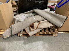 APPROX 4 X ASSORTED RUGS TO INCLUDE APPROX 200CM RUG IN BLACK / WHITE (ZONE 4) (KERBSIDE PALLET DELIVERY)