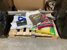 PALLET OF ASSORTED ITEMS TO INCLUDE MIRACLE-GRO PREMIUM ALL PURPOSE COMPOST FILLS 8 POTS (ZONE 4) (KERBSIDE PALLET DELIVERY)