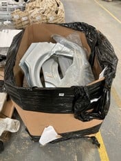 PALLET OF ASSORTED CAR REPLACEMENT PARTS TO INCLUDE VAUXHALL ASTRA NSR WHEEL ARCH G '1998 - 2004' 5 DOOR MODELS IN STEEL (5051581) (KERBSIDE PALLET DELIVERY)