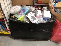 PALLET OF ASSORTED ITEMS TO INCLUDE BEEKEEPING SUIT IN WHITE TO INCLUDE IPLAY SHOULDER BAG IN BLACK / RED TO INCLUDE EASY ONE TOUCH CAR PHONE MOUNT (KERBSIDE PALLET DELIVERY)