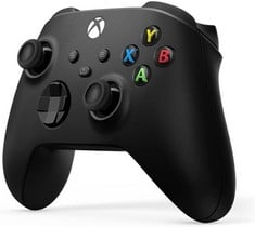 MICROSOFT 3 X ASSORTED ITEMS TO INCLUDE XBOX ONE CONTROLLER GAMING ACCESSORY. (WITH BOX) [JPTC72125]