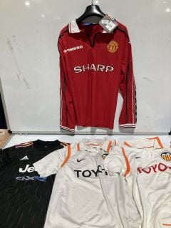 FOOTBALL JERSEYS TO INCLUDE MANCHESTER UNITED BECKHAM TOP JUVENTUS TOP VALENCIA TOP MENS LARGE TO XL