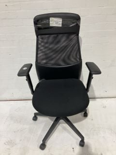 SWIVEL BASED BLACK FABRIC OFFICE CHAIR