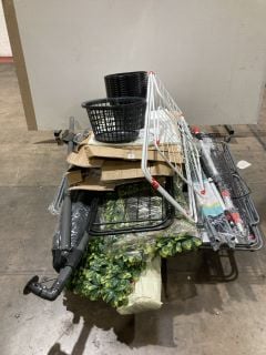 PALLET OF ITEMS TO INCLUDE BLACK PARASOL