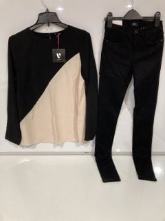 1 BOX OF PREMIUM DESIGNER APPAREL TO INCLUDE ONLY ROYAL SKINNY BLACK JEANS SIZE XS/32 RRP