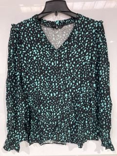 1 BOX OF PREMIUM DESIGNER APPAREL TO INCLUDE BRAVE SOUL LONDON PUFF SLEEVED BLUE/BLACK ANIMAL PRINT DRESS SIZE M RRP