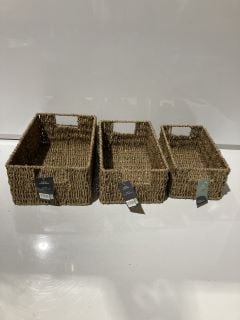 BOX OF ITEMS TO INCLUDE JVL SEAGRASS SET OF 3 RECTANGULAR S/BASKETS AND SOME ASSORTED BOOKS