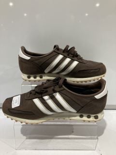 2 X FOOTWEAR TO INCLUDE ADIDAS BROWN TRAINERS 9