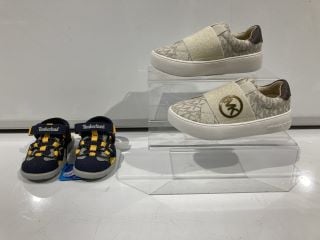 2 X FOOTWEAR TO INCLUDE MICHAEL KORS WHITE KIDS TRAINERS 11 RRP £144.99