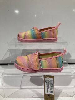 2 X FOOTWEAR TO INCLUDE TOMS KIDS ALPARGATA CANDY PINK GRADIENT 6 RRP £84.99