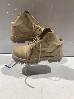 1 X STEEL BLUE TAN BOOTS 9 1/2