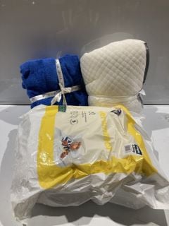 BOX OF ITEMS TO INCLUDE SILENTNIGHT COOLER SUMMER DUVET