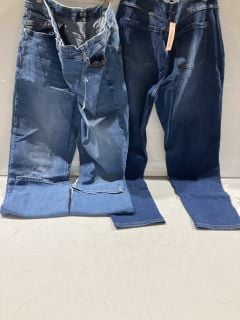 BOX OF ITEMS TO INCLUDE MID WASH DENIM JEANS 12 TOTAL RRP £126.96