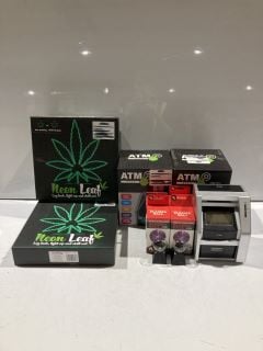 BOX OF ITEMS TO INCLUDE NEON LEAF GREEN LAMP (18+ ID MAY BE REQUIRED)