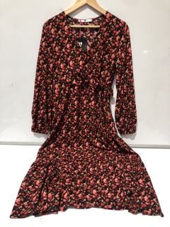 1 X BOX OF PREMIUM DESIGNER APPAREL TO INCLUDE VERY WOMENS DRESS (FLORAL) SIZE 12