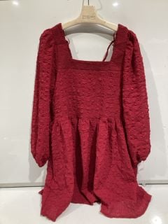 1 X BOX OF PREMIUM DESIGNER APPAREL TO INCLUDE MISSGUIDED BURGUNDY DRESS SIZE 6