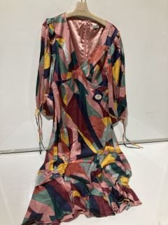 1 X BOX OF PREMIUM DESIGNER APPAREL TO INCLUDE CHI CHI LONDON V NECK PUFF SLEEVE GRAPHIC PRINT MAXI DRESS IN MULTI SIZE 12