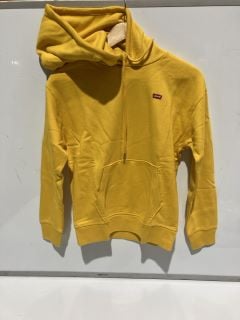 1 X BOX OF PREMIUM DESIGNER APPAREL TO INCLUDE LEVIS YELLOW HOODIE SIZE XXS