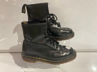 DR MARTENS AIRWAIR THE ORIGINALS BLACK SIZE 6 RRP £170