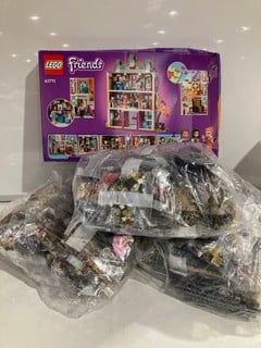 LEGO FRIENDS ART SCHOOL & BOX OF LEGO