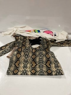 BOX OF CLOTHING INCLUDE LUC-CE SNAKE PRINT TOP