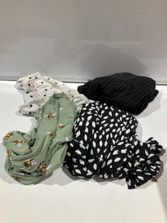 BOX OF CLOTHING TO INCLUDE TIME TO DREAM PYJAMA SET SIZE M