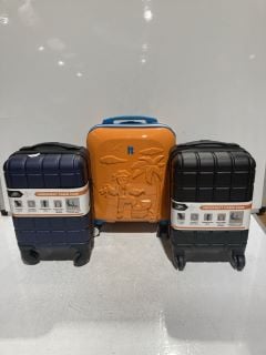 3 X SUITCASES TO INCLUDE SMALL NAVY BLUE SUITCASE