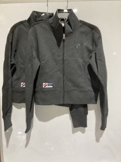 2 X PREMIUM DESIGNER APPAREL TO INCLUDE SUPERDRY FLEECE JACKET SIZE M TOTAL RRP £130