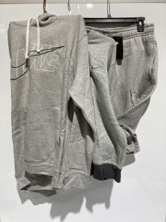 3 X PREMIUM DESIGNER APPAREL TO INCLUDE NIKE ITEMS TO INLCUDE MENS GREY TRACKSUIT SIZE L TOTAL RRP £135