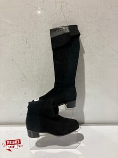 1 X PAIR OF STUART WEITZMAN WOMENS RESERVE BOOTS IN BLACK SUEDE RRP £750