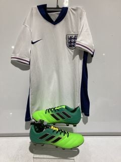 2 X FOOTBALL ITEMS TO INLCUDE ADIDAS BOOTS SIZE 9 AND ENGLAND SHIRT SIZE S