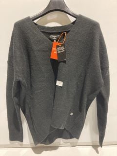 BUNDLE OF CLOTHES TO INCLUDE SUPERDRY SWEATER UK XS