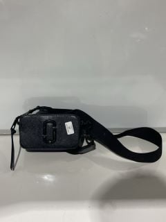 BLACK LEATHER MARC JACOBS STRAP BAG