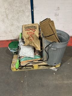 1 X PALLET OF GARDEN ITEMS TO INCLUDE BAGS OF BARK AND CHARCOAL